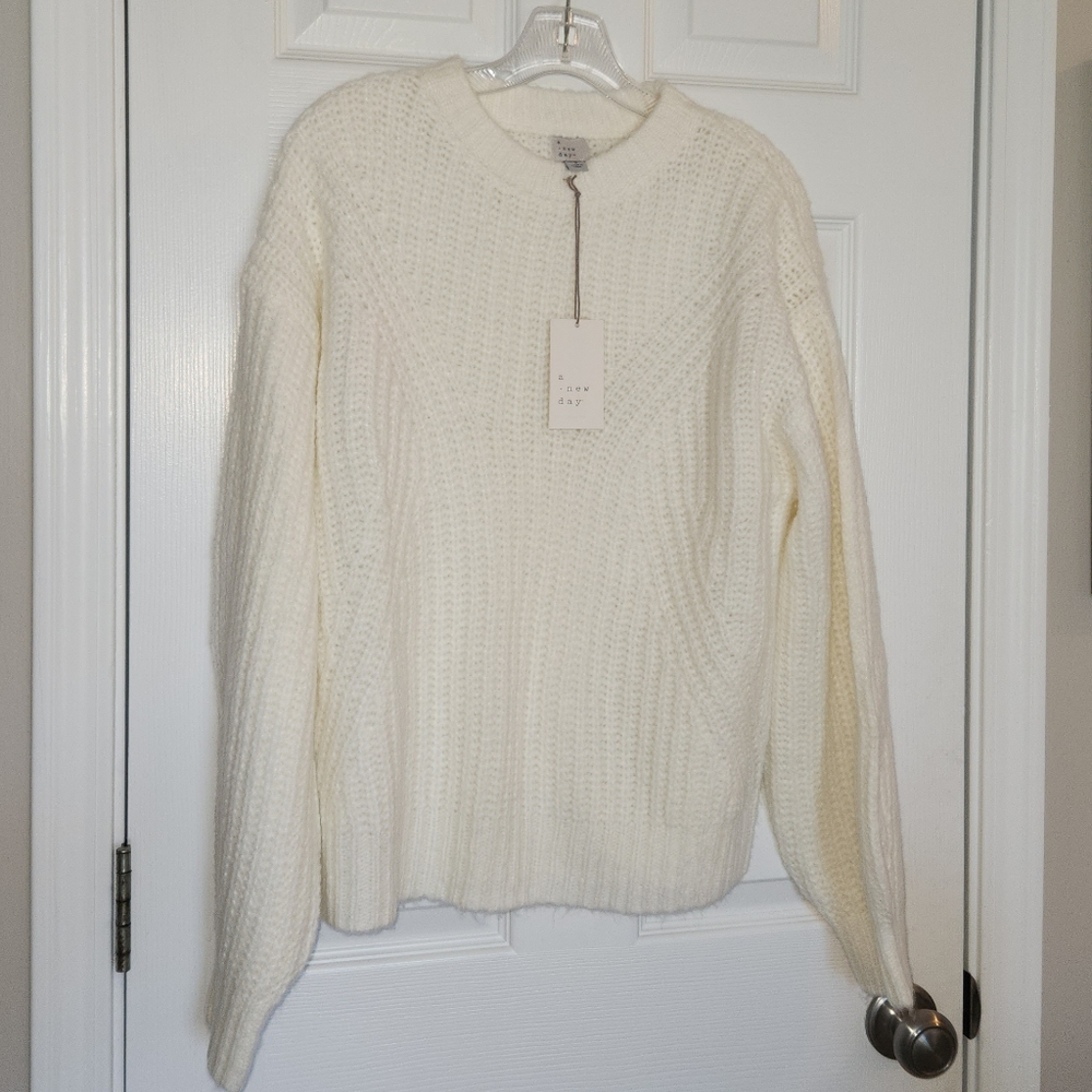 NWT Target (a new day) crew sweater in cream. Size small.